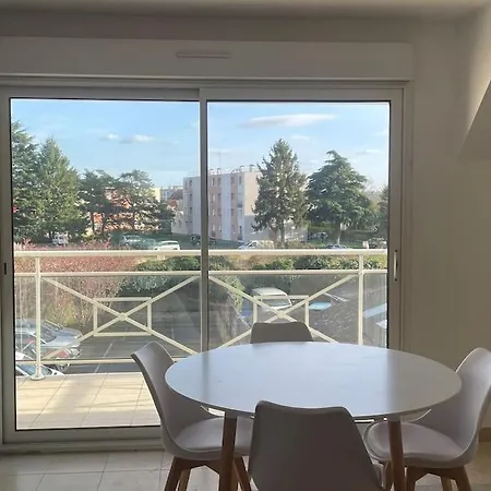 Appartement Duplex A Proximite Immediate De L'aeroport D'orly. Chille